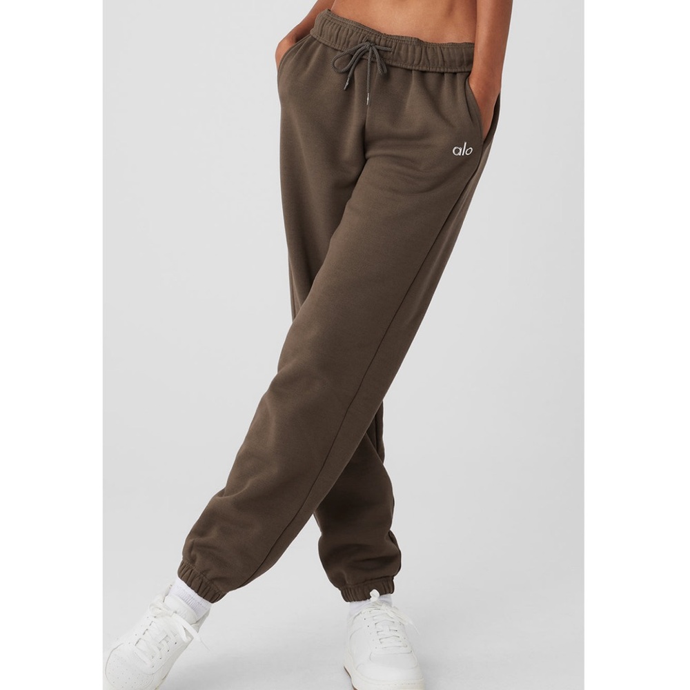 Alo Accolade Sweatpant in Olive Tree